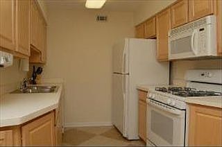4th image of 1615 N Windsor Dr APT 301