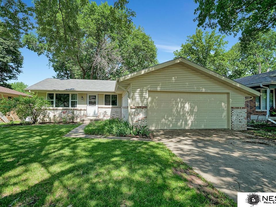 1st image of 4915 Cresthaven Dr