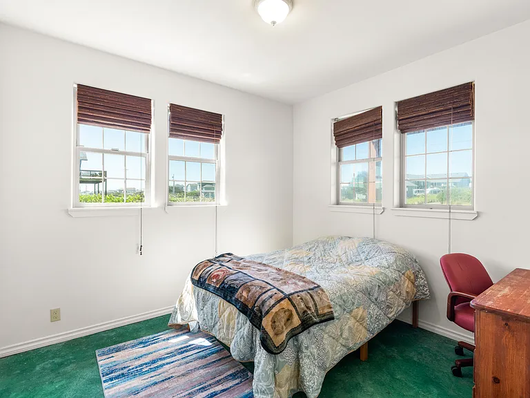 1140 Ocean Shores Blvd SW — Photo 14