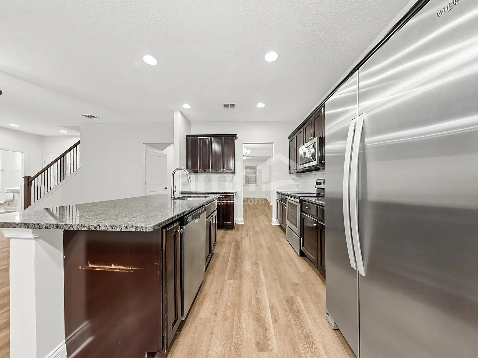 5 bed, 3.0 bath, 2365 sqft, $2,515 — Photo 4