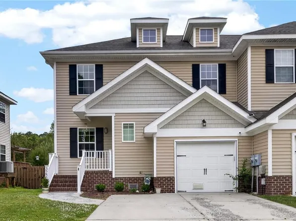 322 Snowberry Ln, Chesapeake, VA 23320