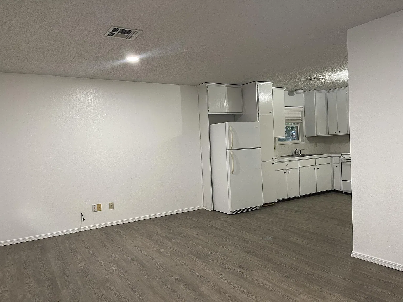 1221 W Haskell St — Photo 4