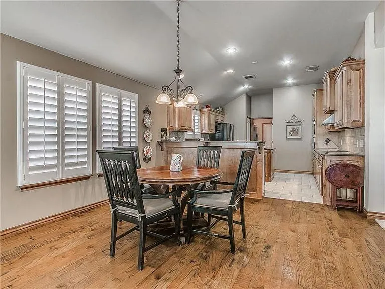 1304 Fairsted Ct — Photo 6