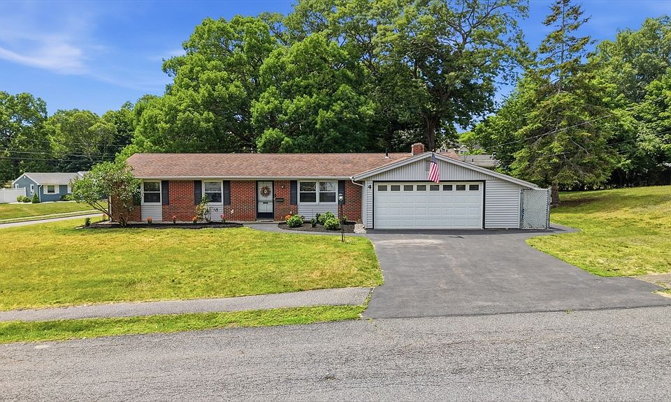 1st image of 4 Surrey Ln