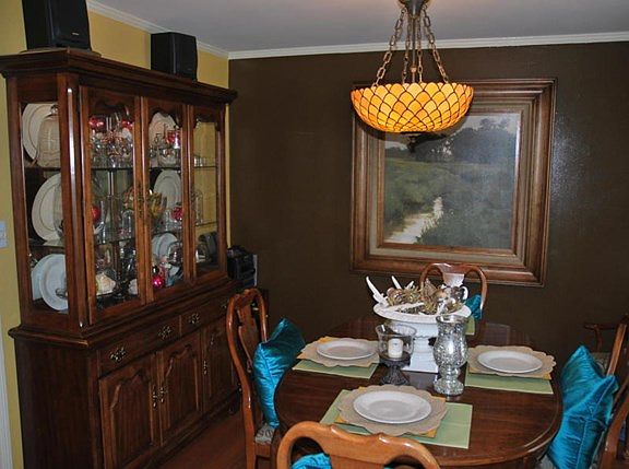 3rd image of 2253 Primrose Ln