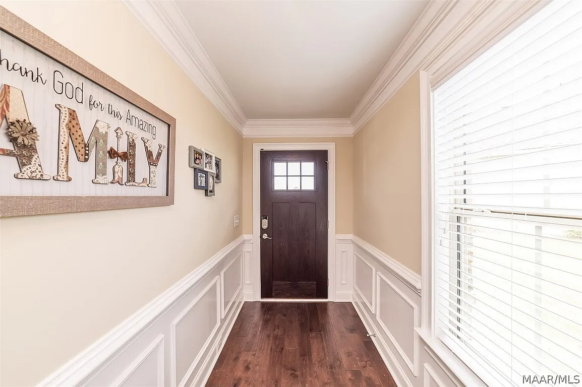4 bed, 2.0 bath, 2191 sqft, $2,100 — Photo 4