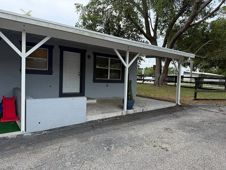 824 S Lone Oak Dr — Photo 2