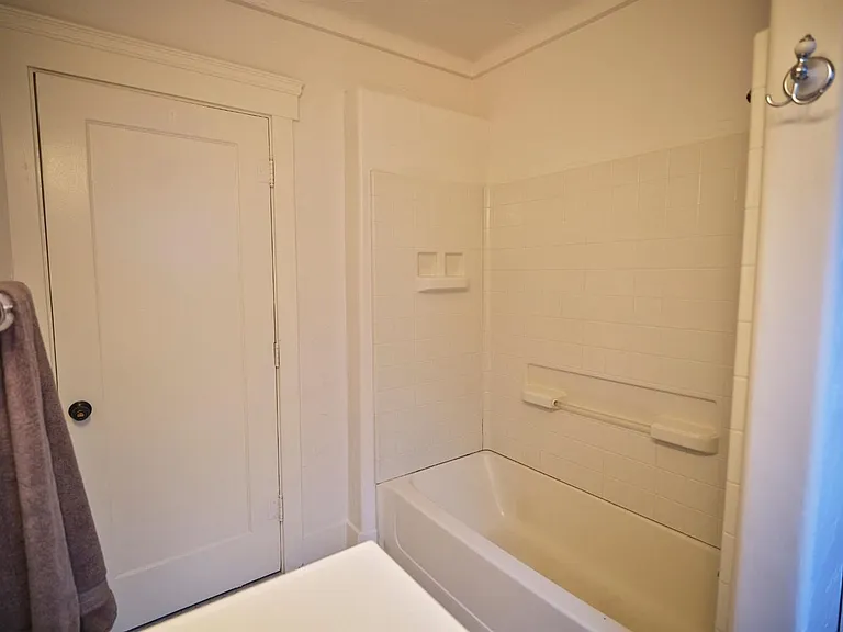 935 E Clinton Ave — Photo 24