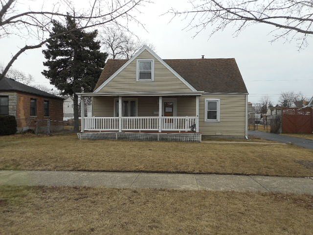 1st image of 221 E Dickens Ave