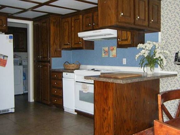 4th image of 251 Hidden Lake Dr