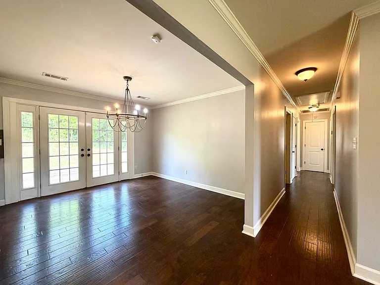904 Lynn Cir — Photo 7