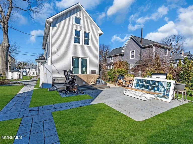 814 Dunlewy St — Photo 19