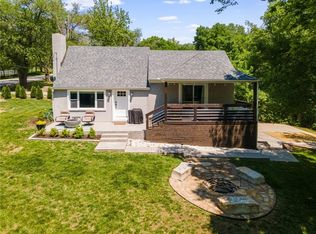 6015 NW Bell Rd, Parkville, MO 64152