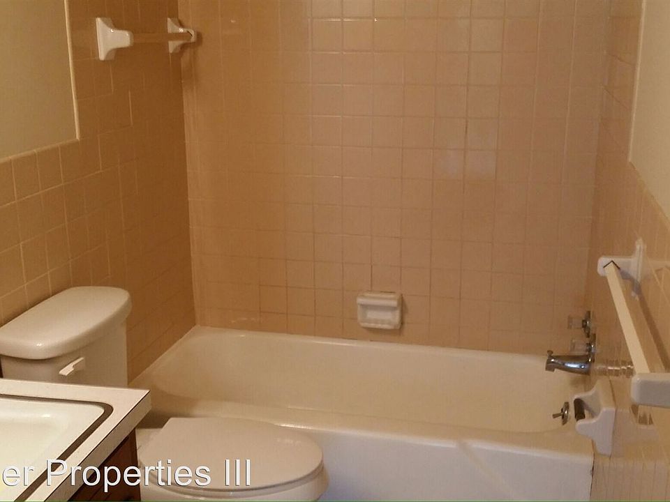 2nd image of 1709 S Ferry St APT 101