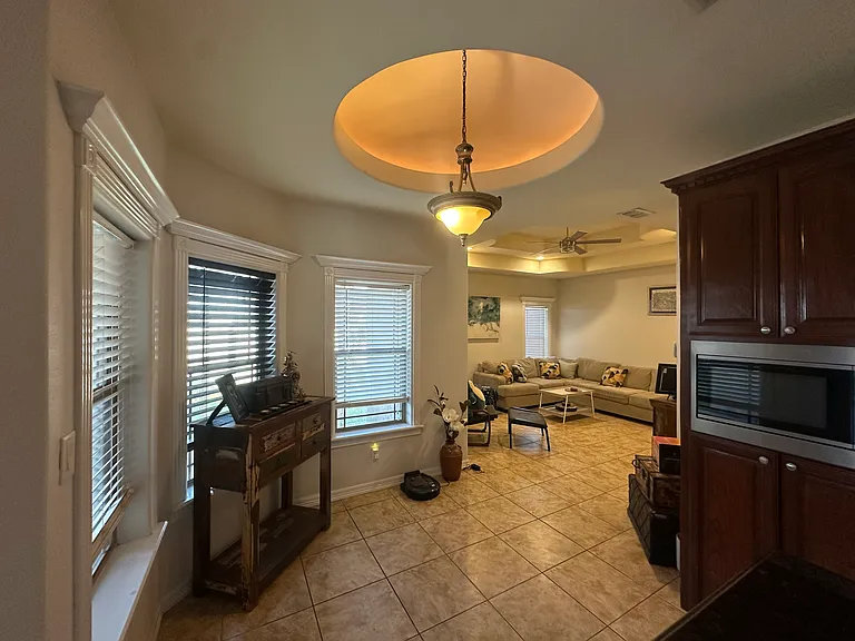 2400 Denton Creek Ave — Photo 10