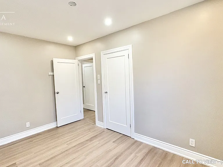 1052 King St E — Photo 12