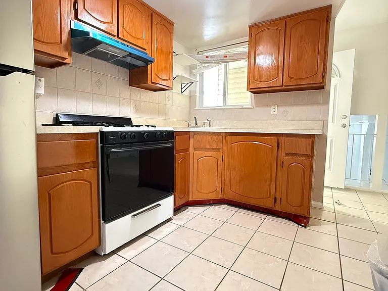 55 Sumner Ave #1 — Photo 2