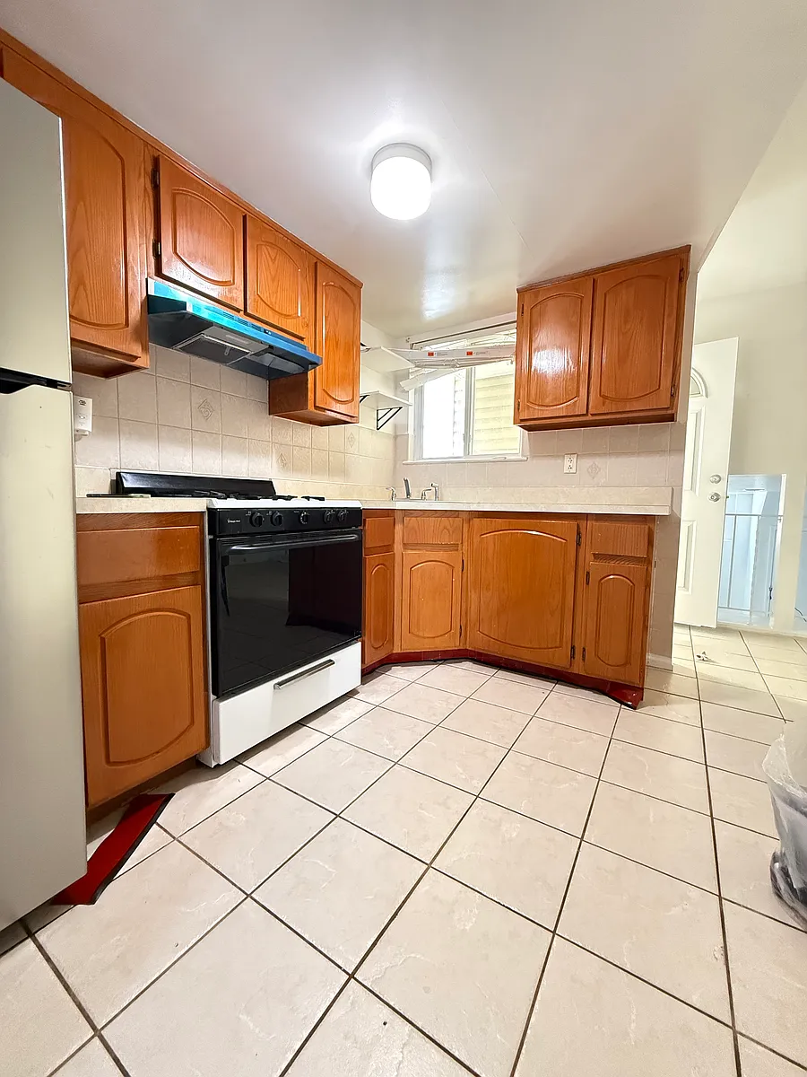 Building Photo - 55 Sumner Ave #1