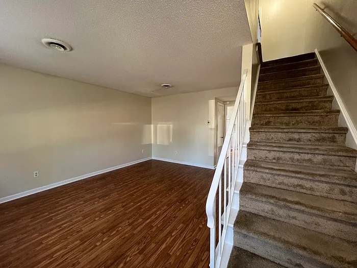 305 Rountree St W #B3 — Photo 2
