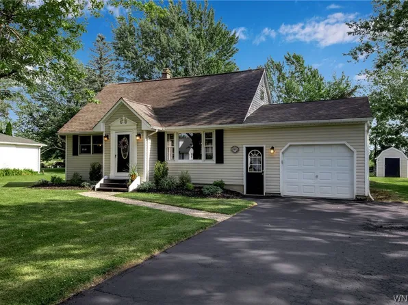 9525 Countryside Ct, Clarence Center, NY 14032