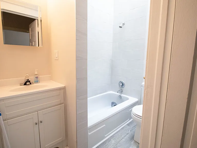595 King St #10 — Photo 9