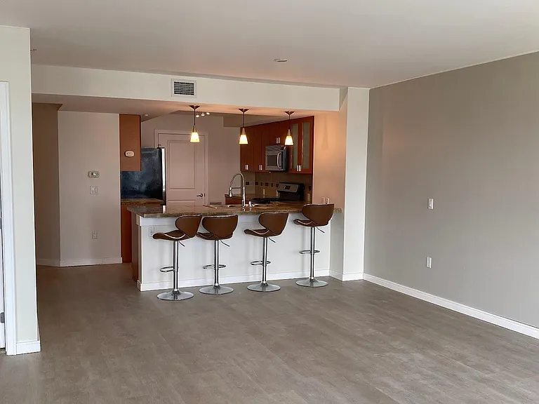 819 Virginia St #COSMOPOLITAN — Photo 2