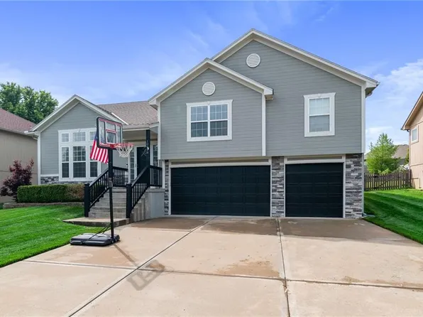 10948 N Oxford Ave, Kansas City, MO 64157