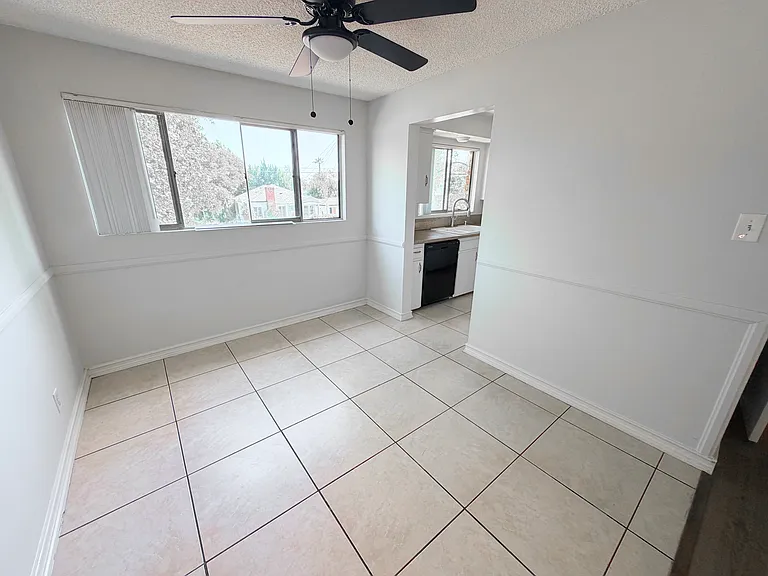 585 W Sierra Madre Blvd — Photo 13