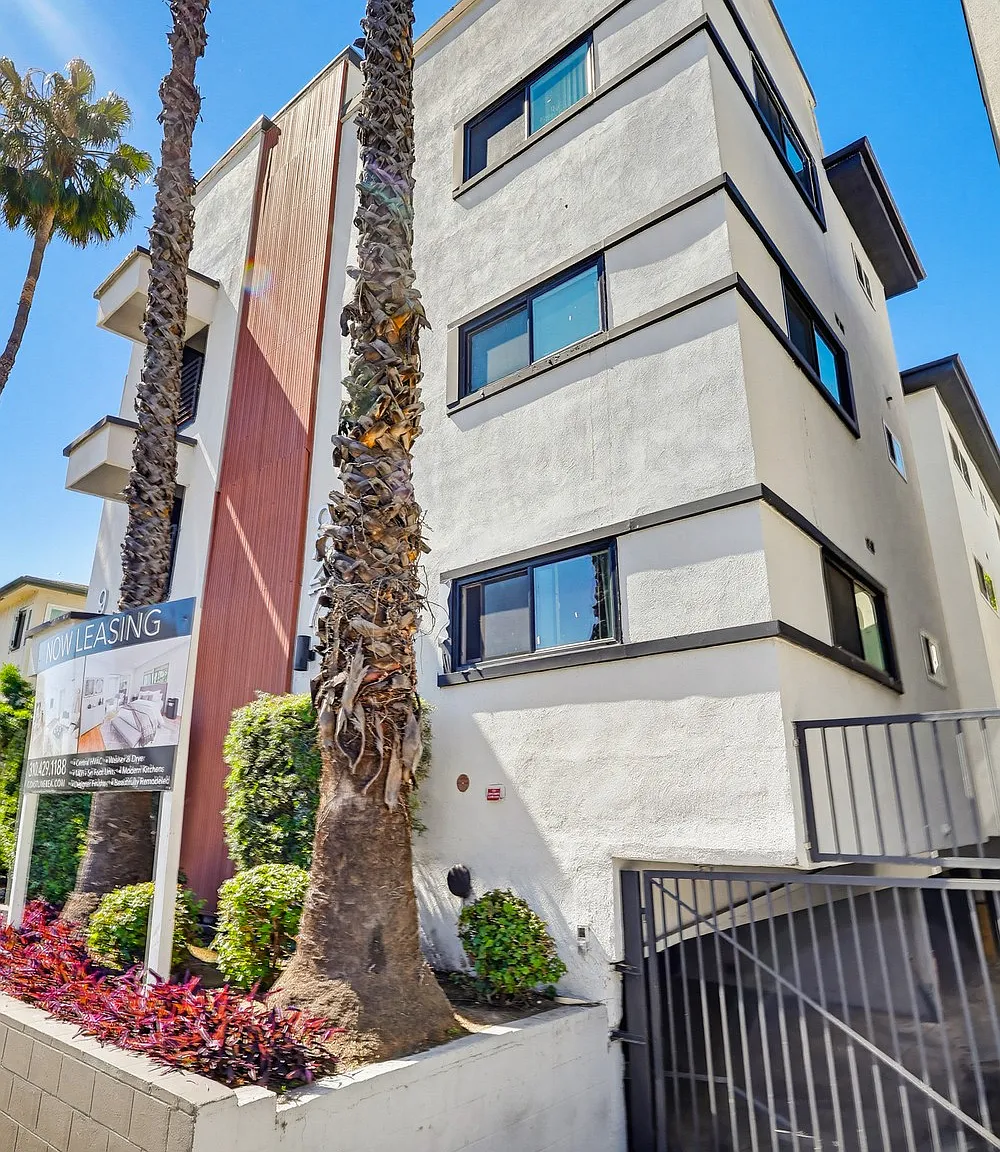 927 San Vicente Blvd — Photo 4