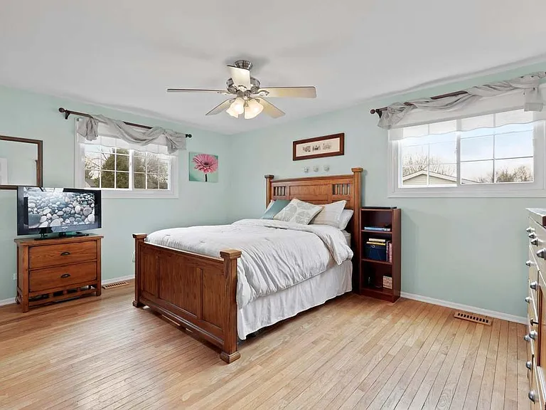 2205 S Bradford Dr — Photo 8