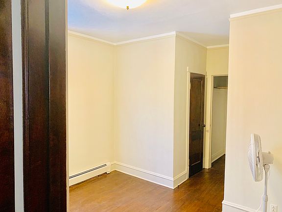 5th image of 5040 W Cornelia Ave