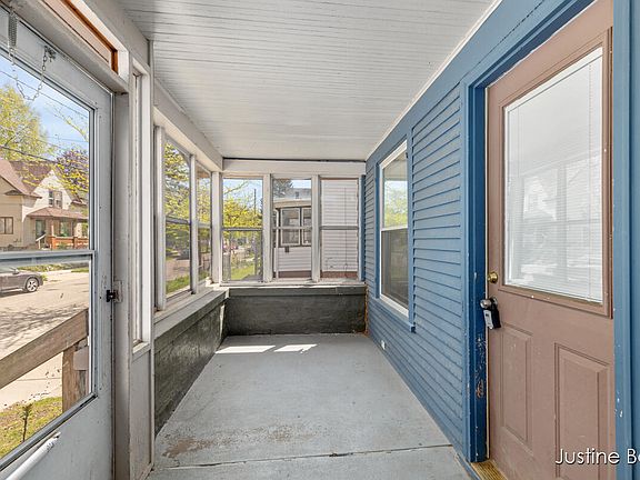 4th image of 1108-1110 Baxter St SE
