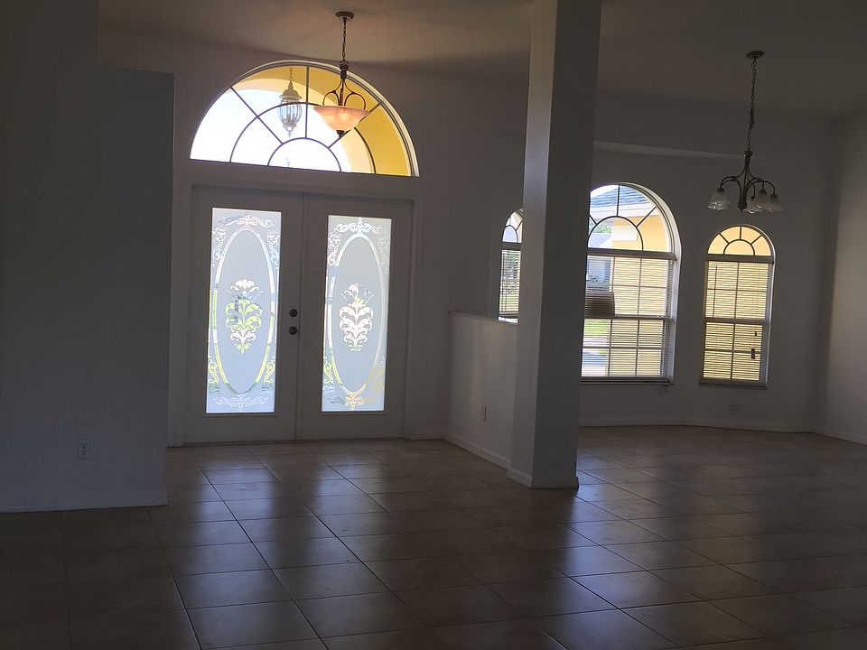 1st image of 601 SW Grove Ave