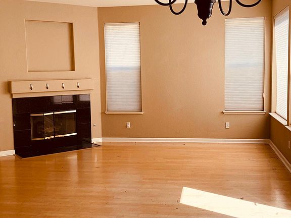 3rd image of 328 Cherry Blossom Ln