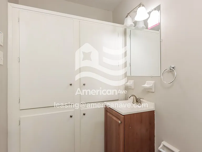 931069_008_main_bathroom_13980555.jpg