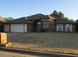 11824 SW 3rd St, Yukon, OK 73099