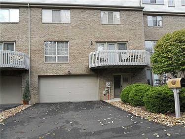 2nd image of 614 Essex Ct #614