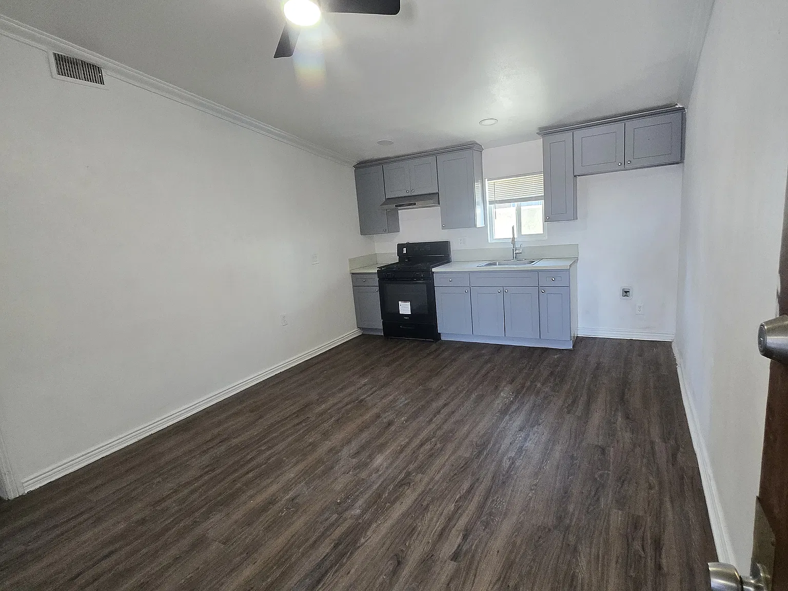 2 bed, 950 sqft, $2,850 — Photo 2