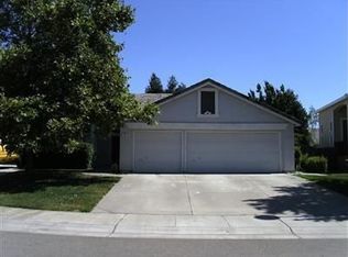 16 Laguna Bluffs Ct, Elk Grove, CA 95758