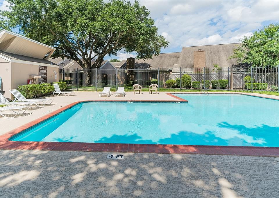 1st image of 13971 Hollowgreen Dr #3