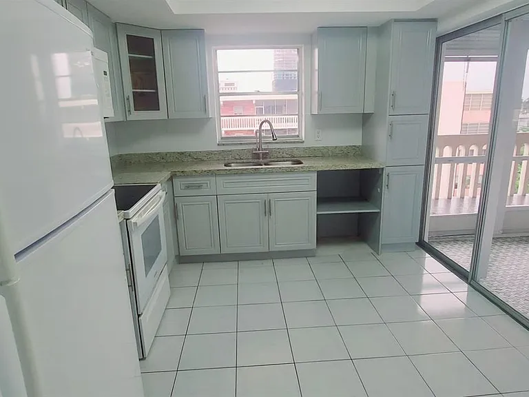 200 NE 12th Ave #3E — Photo 9