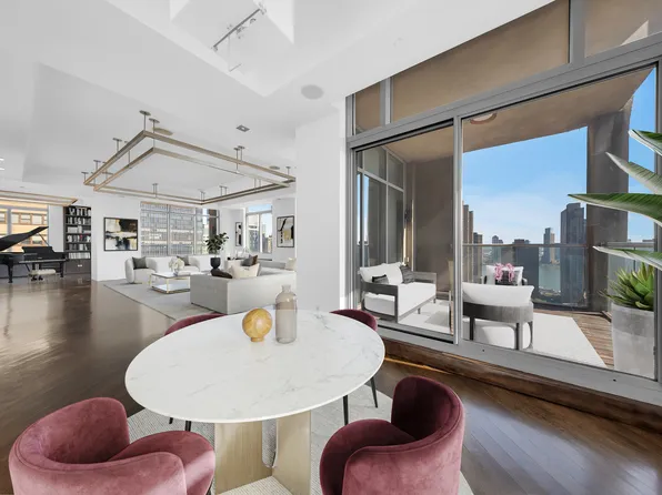 556 Third Avenue image 4 of 24