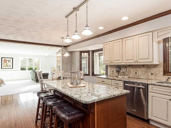 3rd image of 6360 Cragie Hill Ct