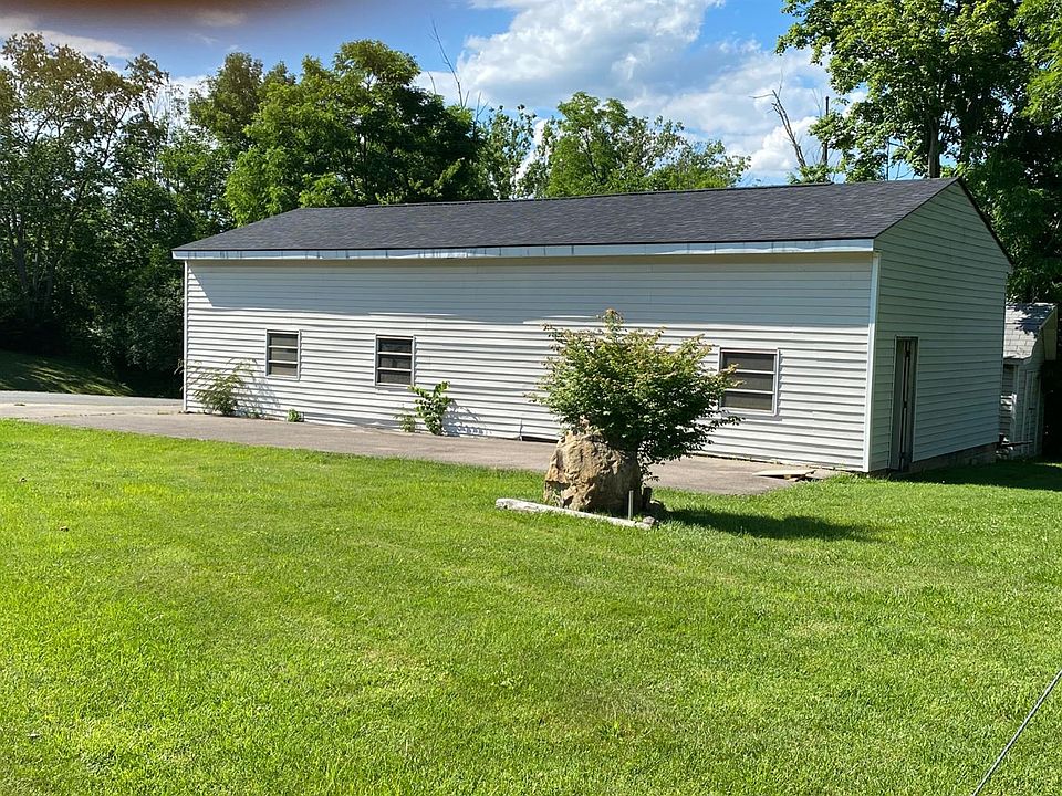 2nd image of 5652 Lake Rd