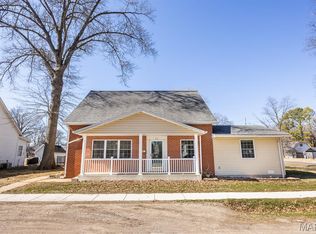 321 N John St, Mascoutah, IL 62258