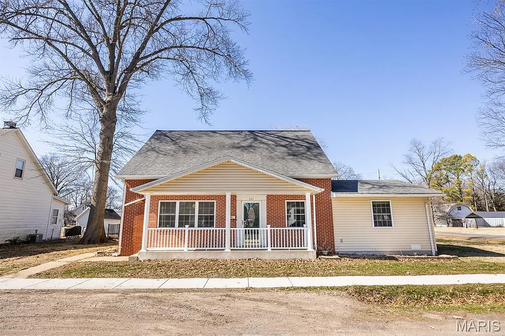 321 N John St photo 1