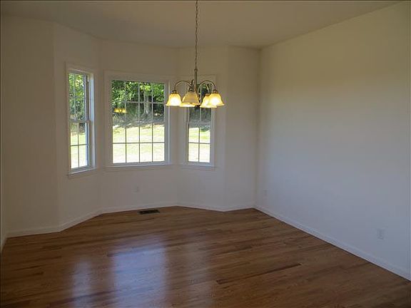 5th image of 20 Rose Ct
