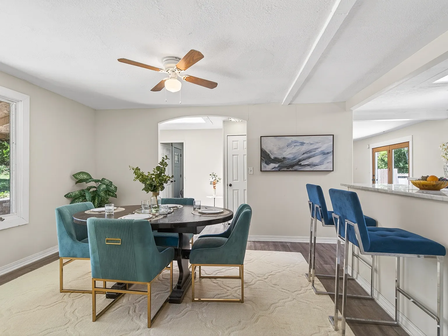 7 bed, 2400 sqft, $2,300 — Photo 4
