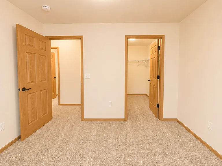 Berry Pointe Luxury Apartments — Photo 35
