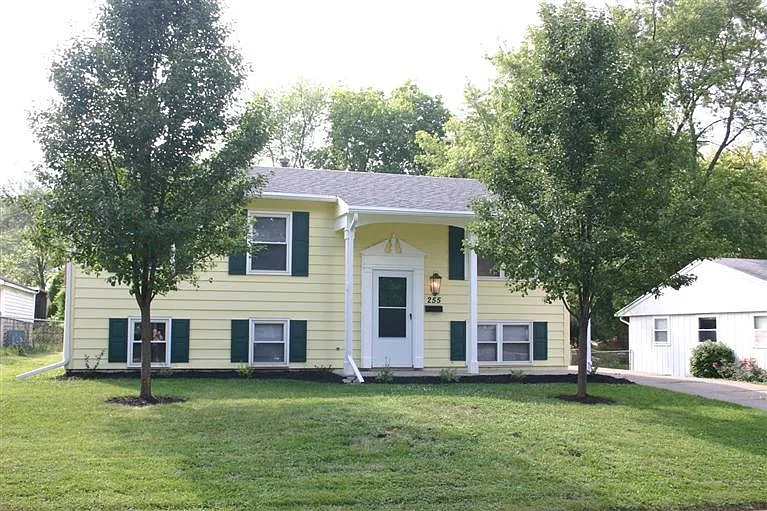 255 Tulip Dr photo 1